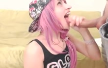 Pink-haired cutie gives sloppy head to hung BF